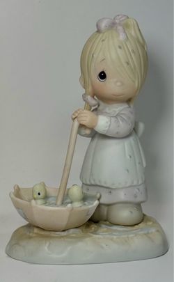 Precious Moments " Let Love Reign " Figurine