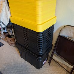 15 plastic storage tubs