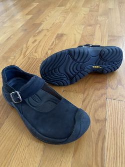 Keen Women’s walking shoe