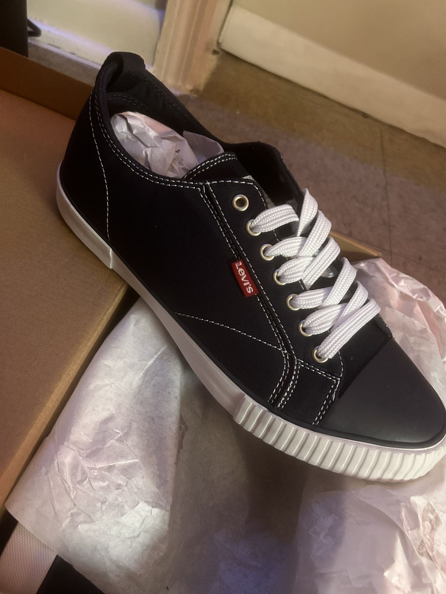 MEN LEVI SHOES
