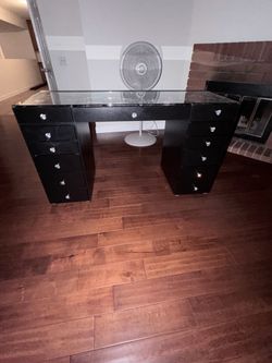 Vanity w/ impressions light