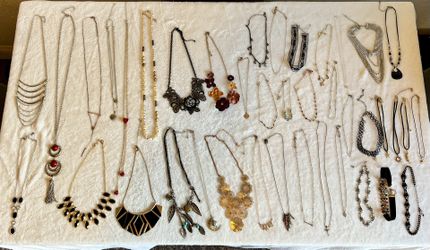 Necklaces and Chokers Pre-owned