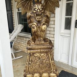 5.5 Foot Grave And Bones Gargoyle