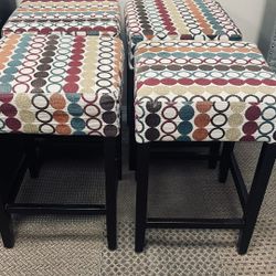 Set of 4 Pub Table Bar stools, Thick Seat Cushion 25” Seat H x 16”W Juego de 4 taburetes de bar para