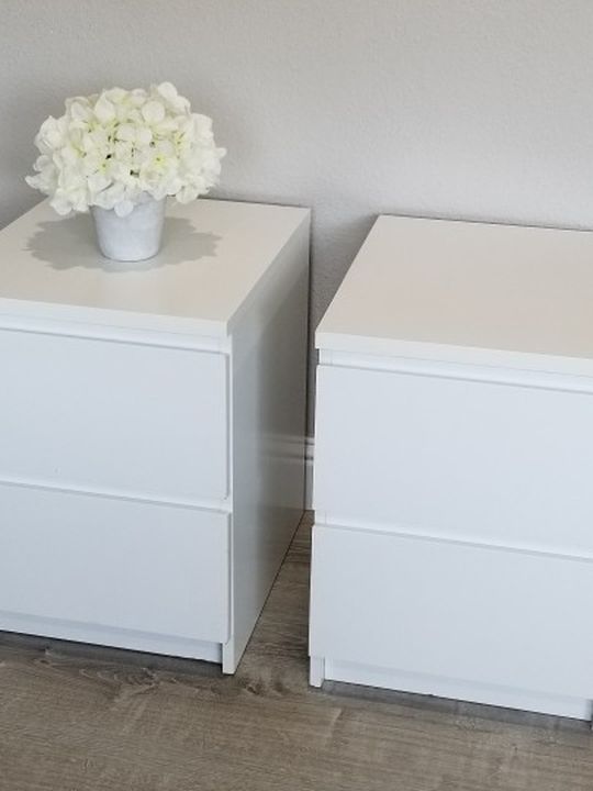 2 IKEA Malm White Nightstands