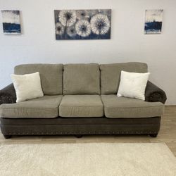 FREE DELIVERY 🚚- Nailhead Trim Sofa Couch