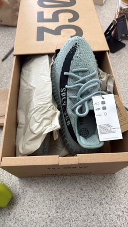 Yeezy 350 V2