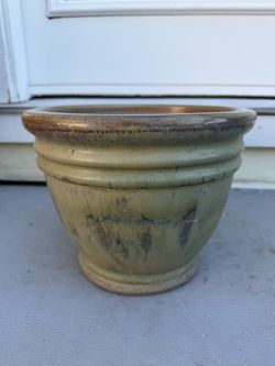 Glacéd ceramic planter 9-1/2” x  7-1/2”h $8