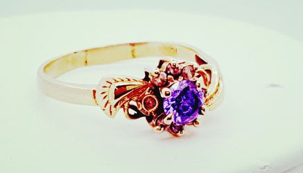 LADIES 10KT GOLD RING