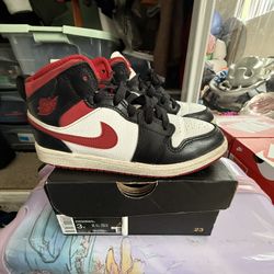 Air Jordan 1 Mid , Size 3y