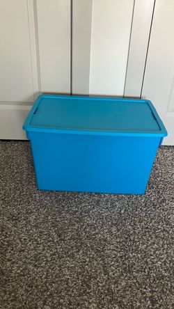 Brand new Large Plastic Storage Bin with Lid (23 by 15.5 by 14 inches) - location: 78240
