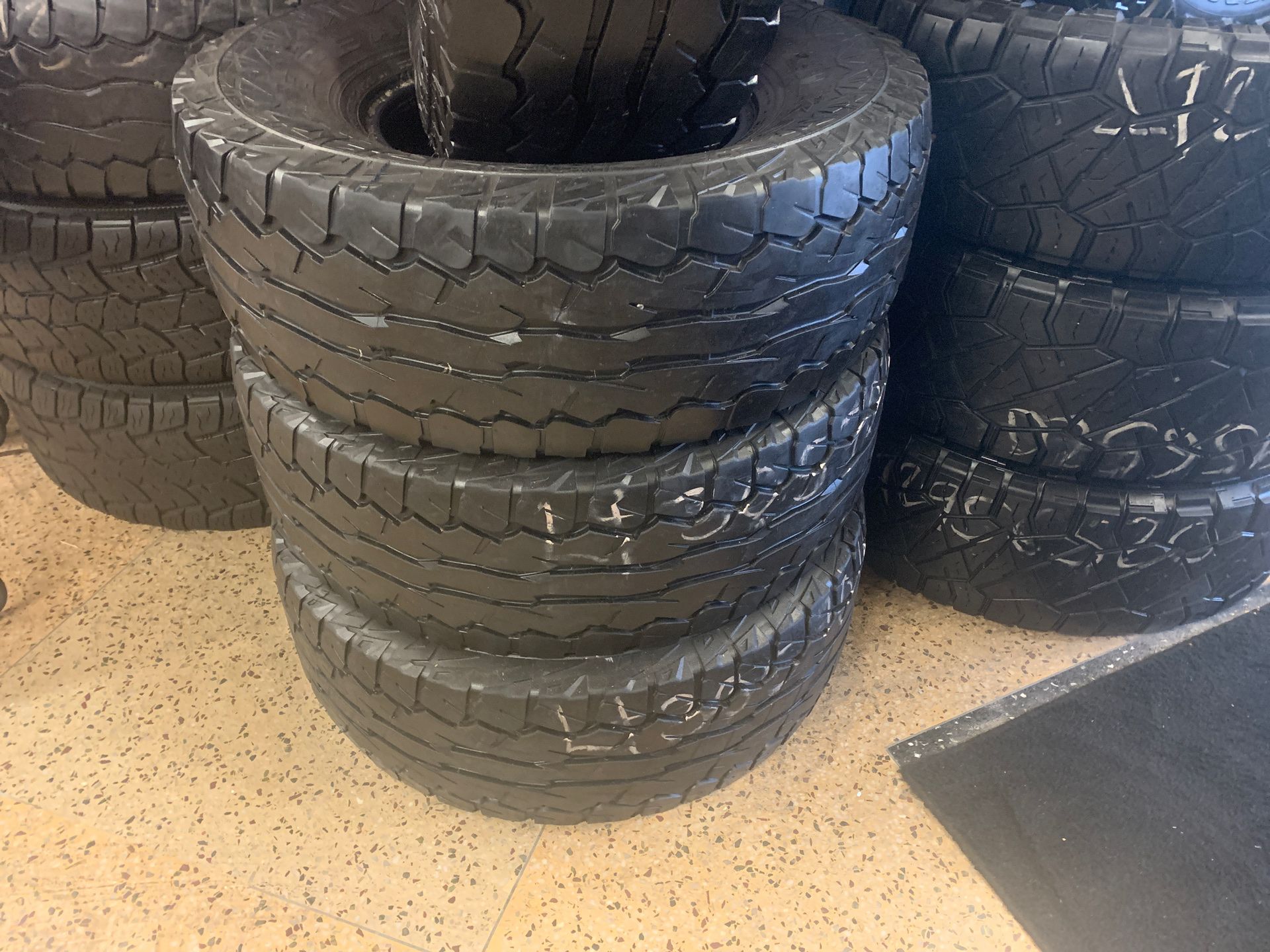 Used set LT 305-70R16, Falken tires