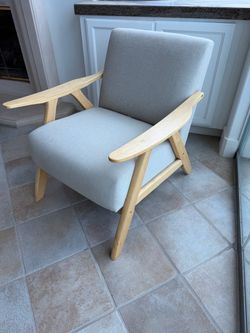 2 matching chairs