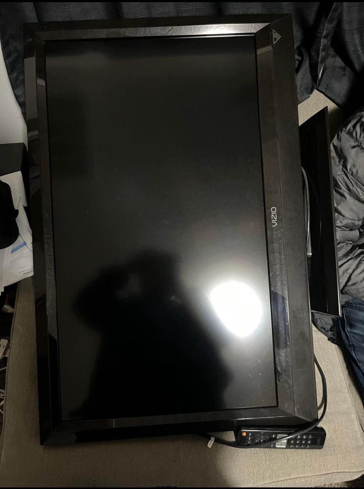 Vizio 37’ LCD TV