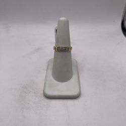 14kt Gold Engagement Style Ring w/ Design