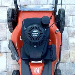 HONDA Husqvarna Self Propelled Lawn Mower  EASY START  RUNS GREAT  NO ISSUES