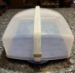 Tupperware Cake/Cupcake Taker