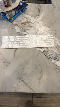 Apple - Magic Keyboard full size with Numeric Keypad (Lightning Port) - Silver/White