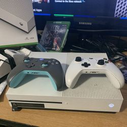 Xbox One S 1tb With 2 controller 1game And Charging Dock 