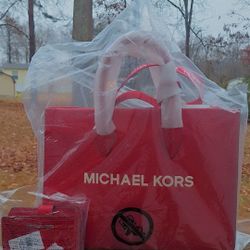 Authentic Michael Kors Bag And Matching Wallet. 