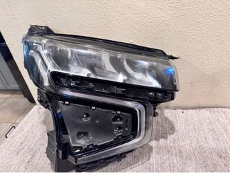 2021 to 2024 CHEVY TAHOE/ SUBURBAN HEADLIGHT RH
