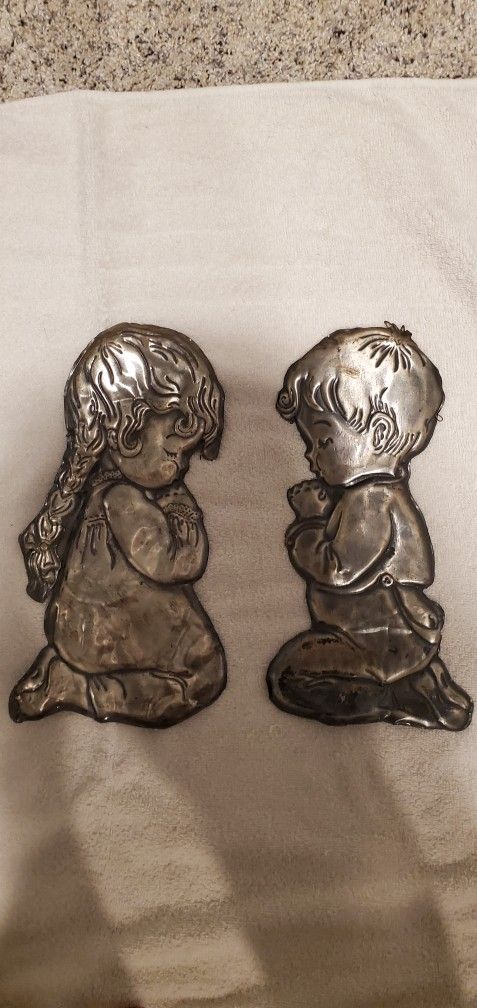 Praying Girl & Boy Wall Hanging (Old)