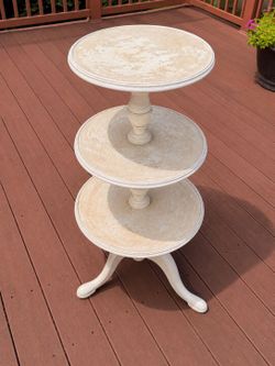 Colonial Mfg Co Museum Reproduction 3 Tier Display Stand Edison Institute Zeeland Michigan 41.5” Tall