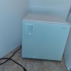 Mini Fridge 