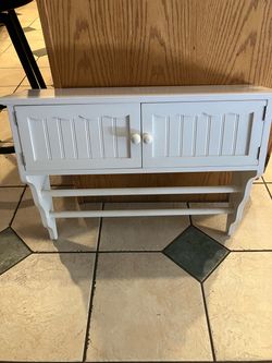 Bathroom Cabinet: Towel Rack