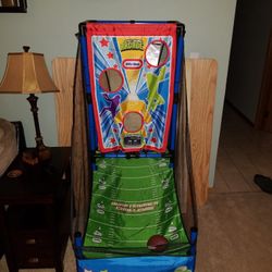 Kids Throwing Football Game