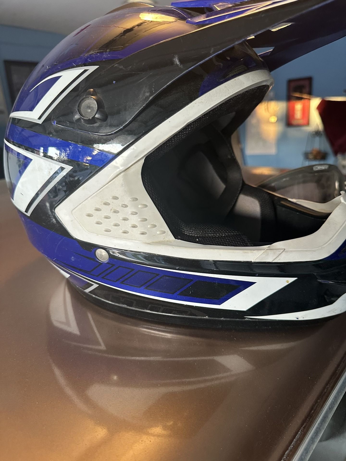 BLACK/BLUE/WHITE MOTORCYCLE HELMET SZ: XL
