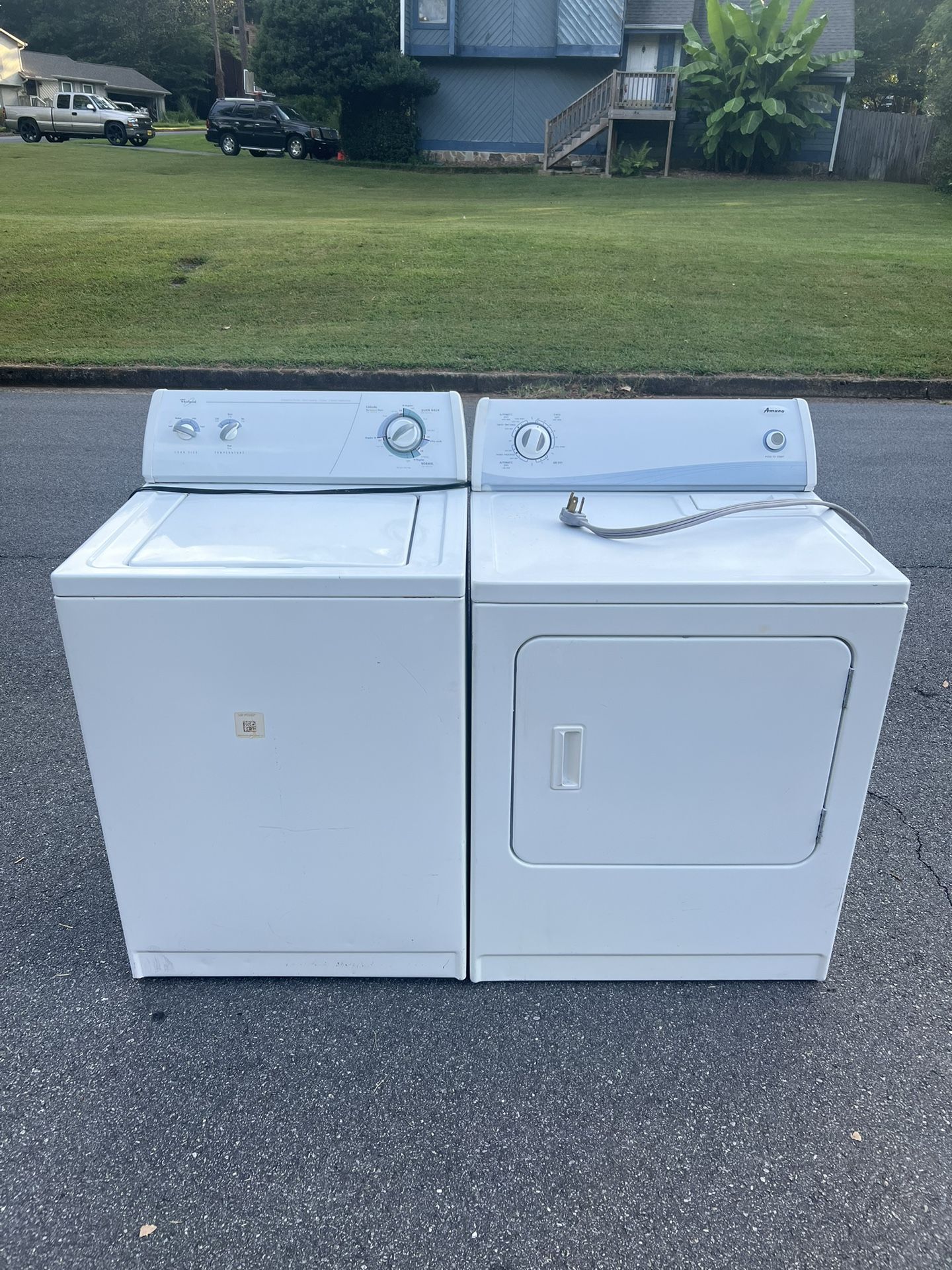 Electric Whirlpool Washer and Amana Dryer Set