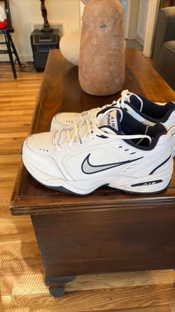 Nike air   9.5. W. New