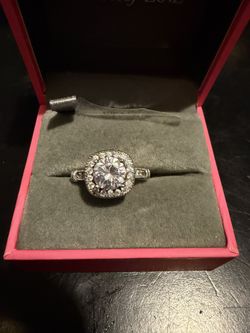 925 Ring With Real Diamonds On The Side