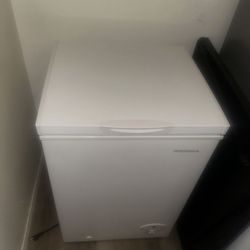 3.5 Cu Ft Chest Freezer Insignia 