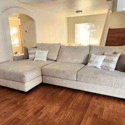 Oversized Living Spaces Sectional – Like New!