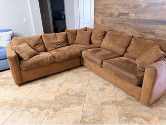 $500 – Priced to Sell | Robb & Stucky Sectional w/ Sleeper (Chandler)