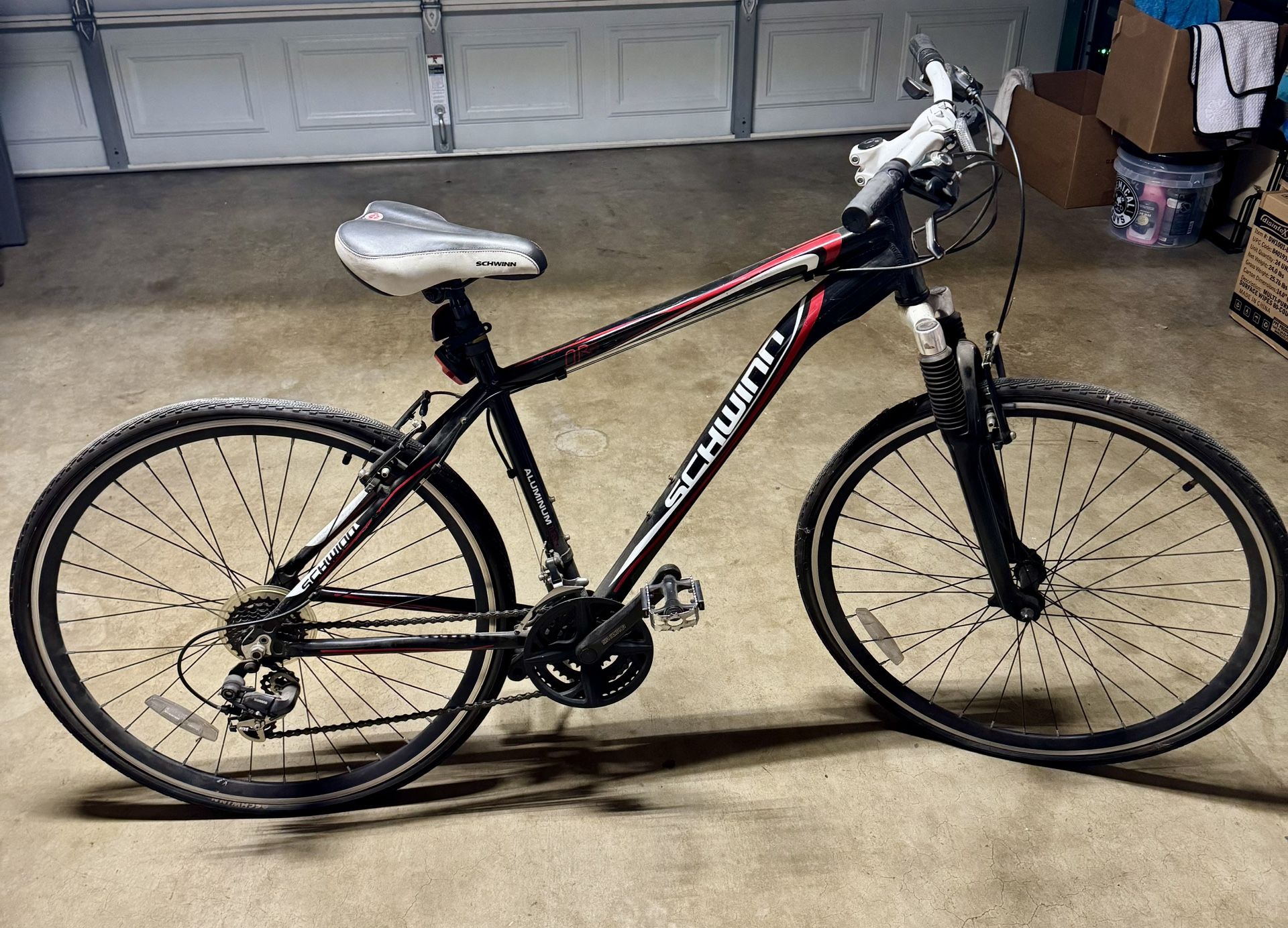 schwinn or2 700c men's hybrid bicycle black 18 medium Discover 2 Front and rear disc brakes ensure reliable stopping power Mountain Schwinn Or2 Parts Lowered