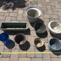 8 Planter Pots Various Sizes
