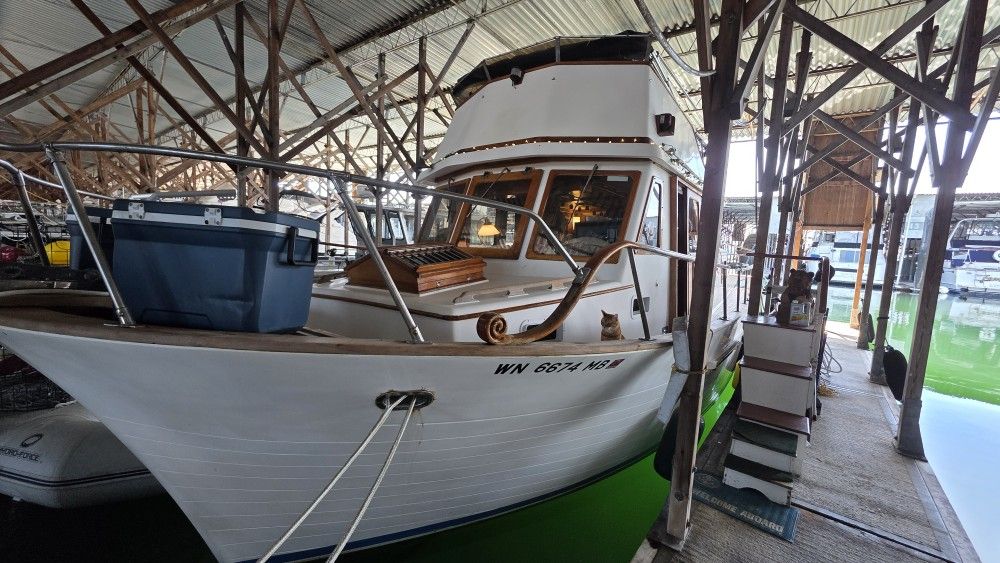 1984 CHB 36 Foot Tri Cabin Trawler