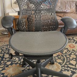 Black Herman Miller Mirra 2 Office Chair Size 