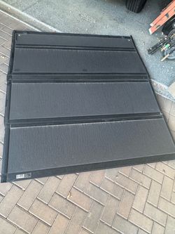 BAK Hard Folding Tonneau Cover