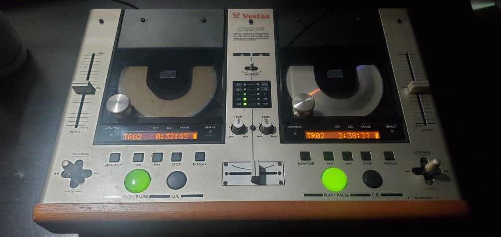Vestax CDX-15 Dual CD Mixer