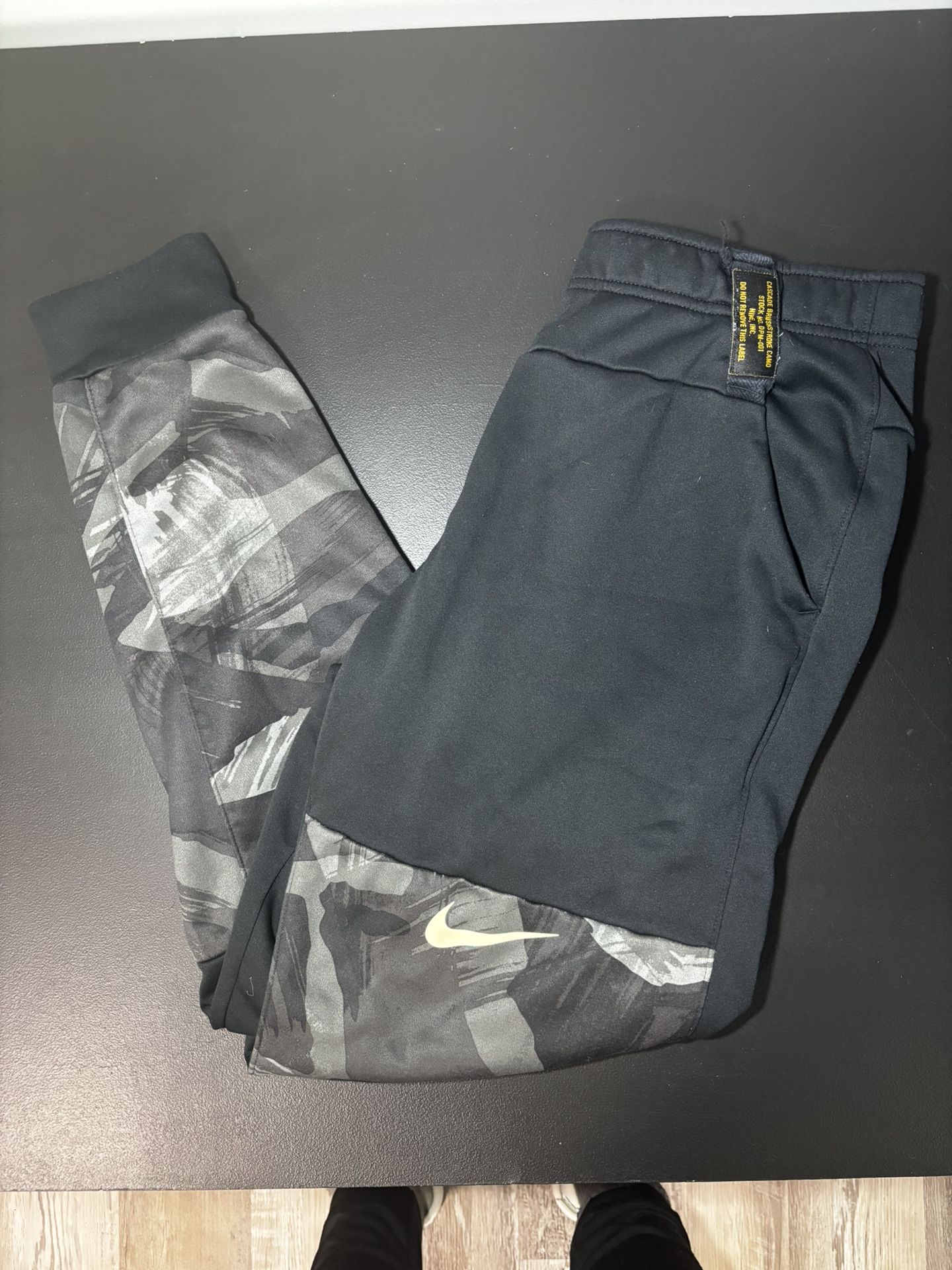 Nike Sweatpants Mens Medium Brown Camo Cascade Brushstroke Therma Fit Joggers
