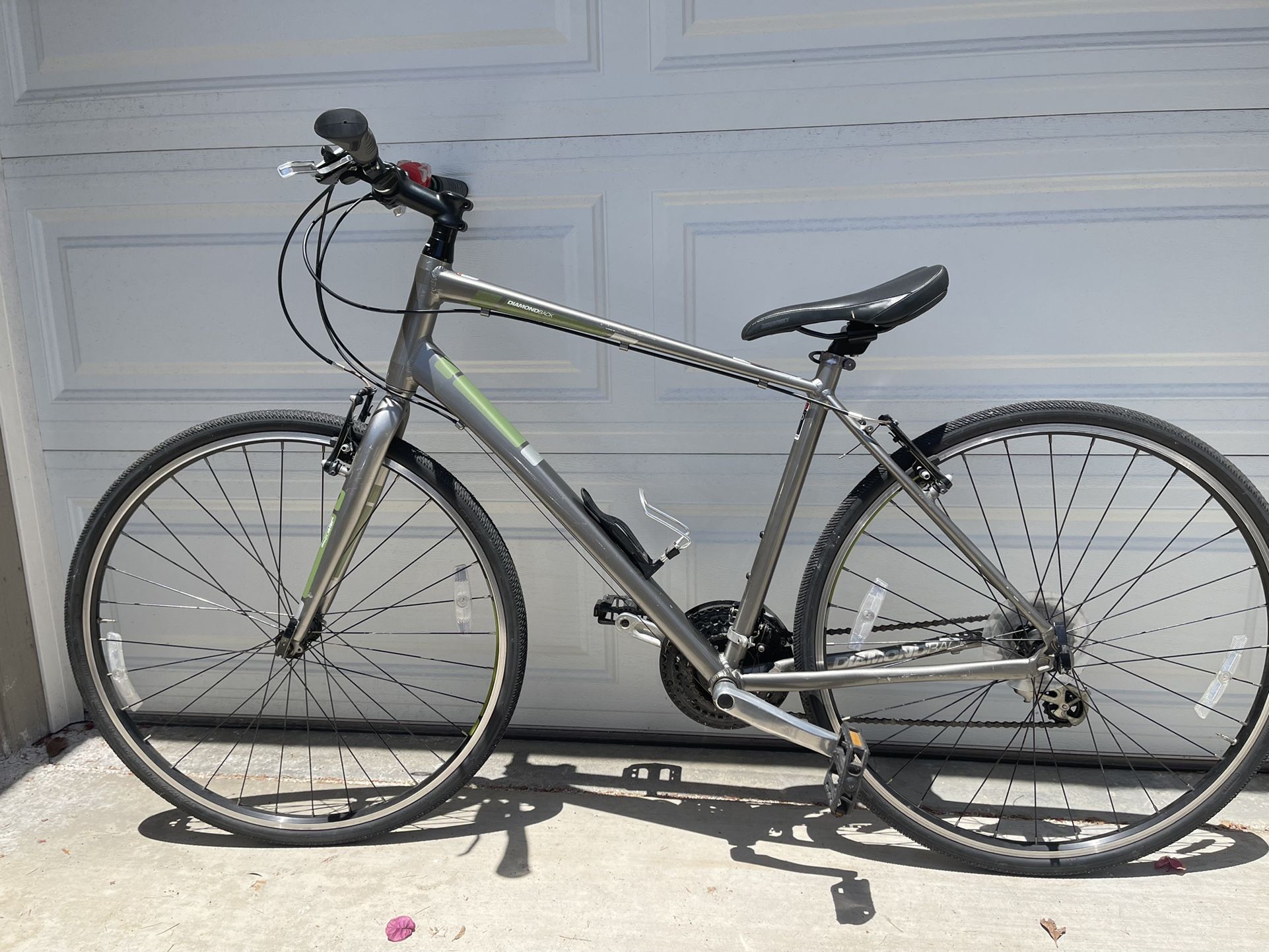 54 DIAMONDBACK INSIGHT BIKE IN VERY GOOD CONDITION 21 Speed 5’10 - 6’1  26Inch Large 54