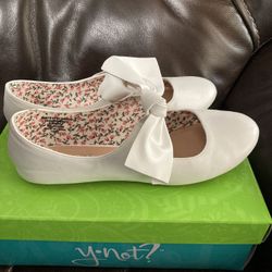 Girl's Size 3.5 M White Dress Shoes (worn once for 1st. Communion)