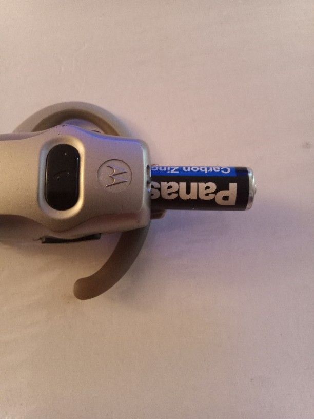 Vintage Motorola Handsfree Bluetooth Earpiece 
