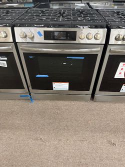 Frigidaire Gallery GCFG3060BF 30" Front Control Gas Range