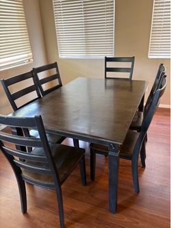 Dining room Table