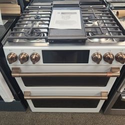 Café 30 in 67 cu. ft Smart Slide-n Double Oven Gas Range in Matte White with True Convection, Air Fry
